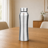 Montavo by FnS Oasis 750 ml stainless steel water bottle with silver caps displayed on a wooden dining table