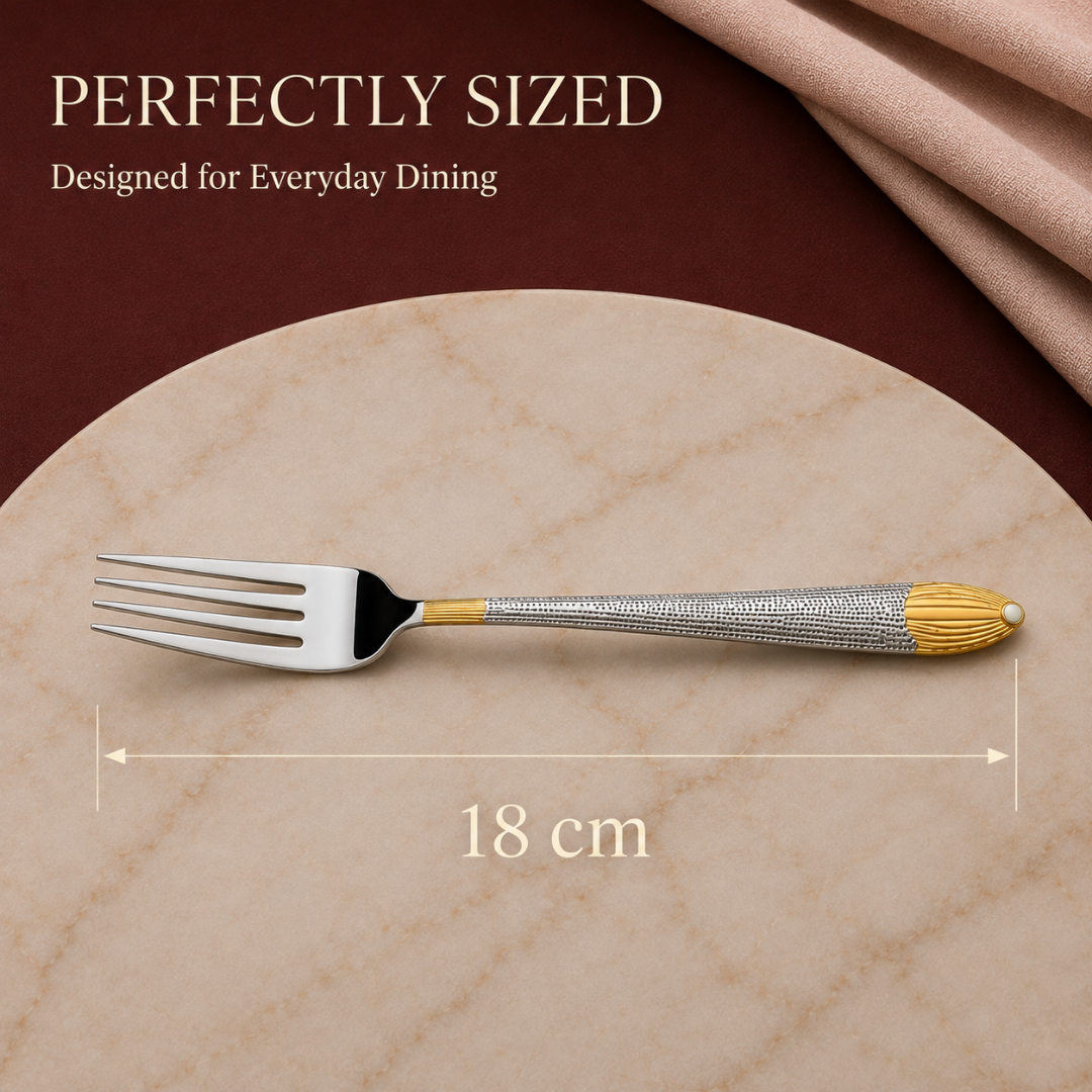 Montavo by FnS Passion real gold-plated dinner fork with detailed handle, measuring 18 cm for comfortable daily dining.
