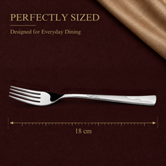 Montavo by FnS Creta stainless steel dinner fork with wavy handle design, measuring 18 cm for comfortable daily dining.

