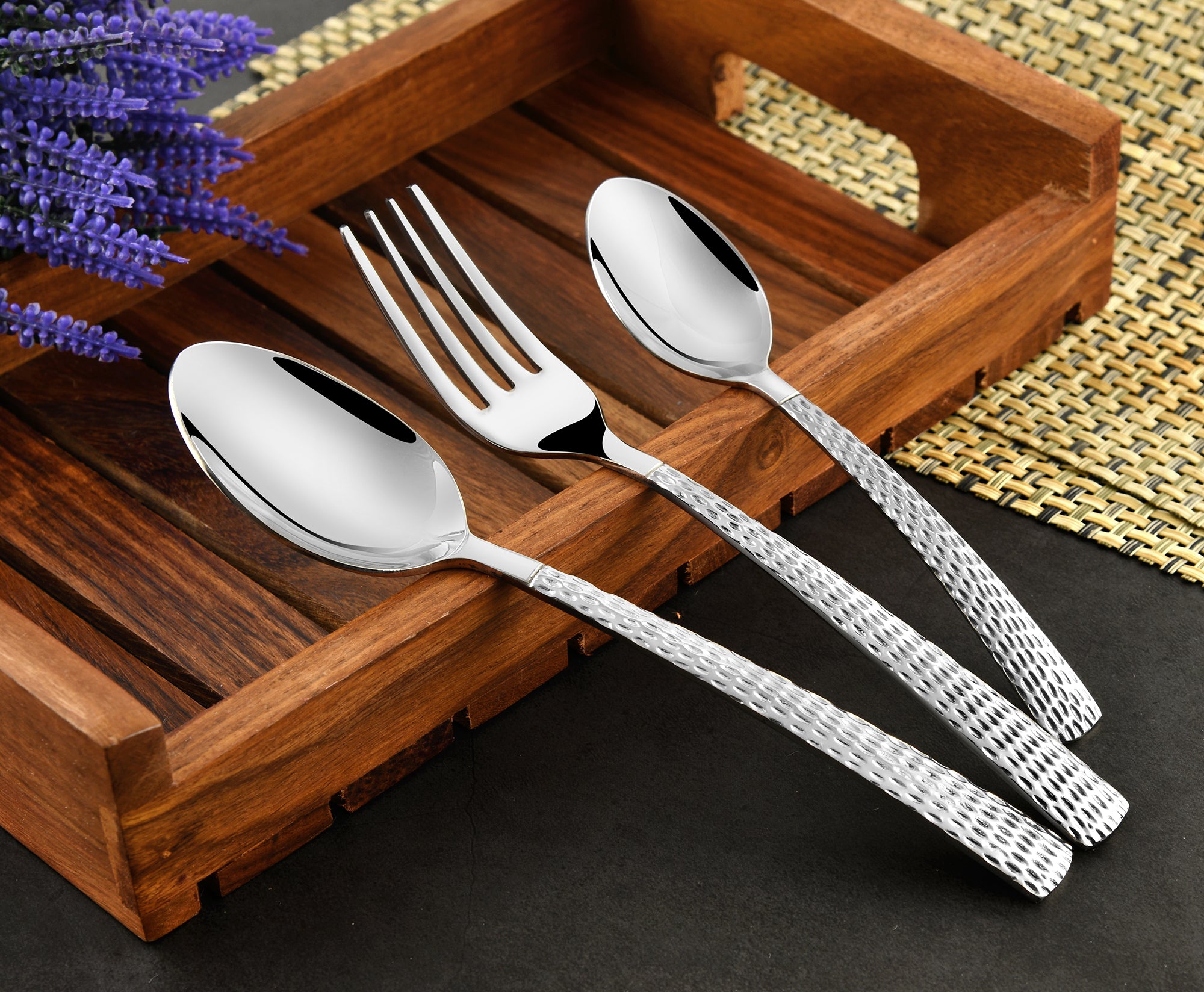 FnS Madrid 18 Hammered Finish Cutlery Set with Leatherette Box