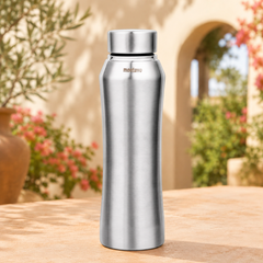 Montavo by FnS Oasis 1 litre stainless steel water bottle with silver cap displayed on a sunlit garden table