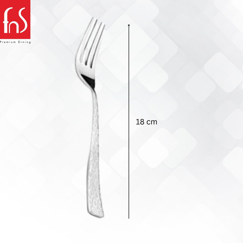 Close-up view of a single Pacific Dinner Fork with a textured handle, accompanied by a vertical measurement line indicating a length of 18 cm.