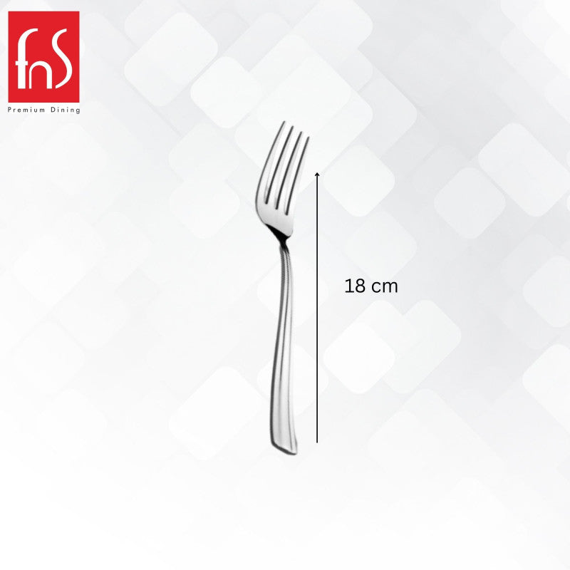 Single stainless steel dinner fork with sleek handle measuring 18 cm in length